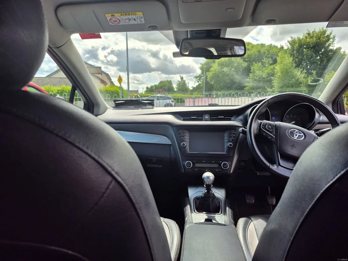 Toyota Avensis 2018 - Image 2