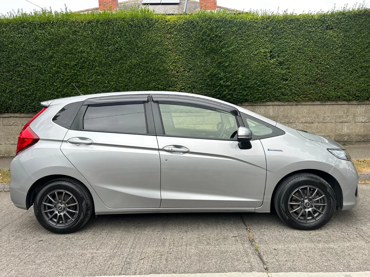 2018 HONDA FIT HYBRID AUTOMATIC TAX JANUARY 2027 - Image 4