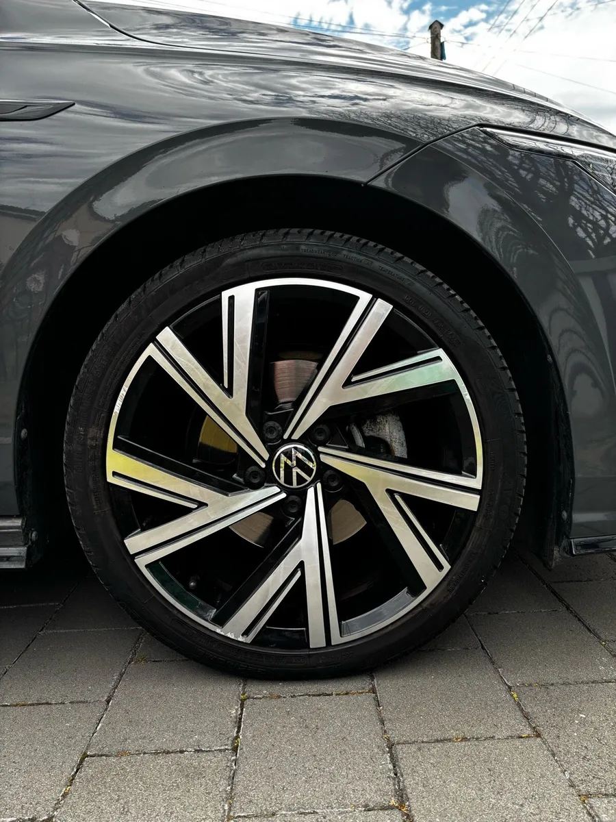 VW Golf R Line - Image 2