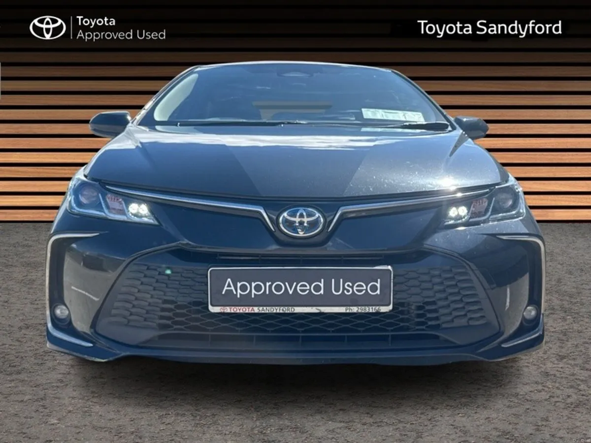 Toyota Corolla LUNA SPORT SALOON // HEATED SEATS / - Image 5