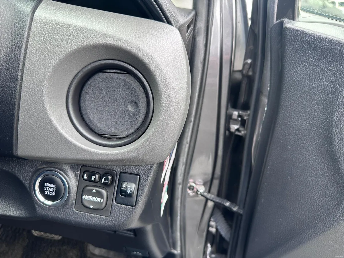 TOYOTA VITZ 2015 WITH PUSH START IMMOBILISER - Image 5