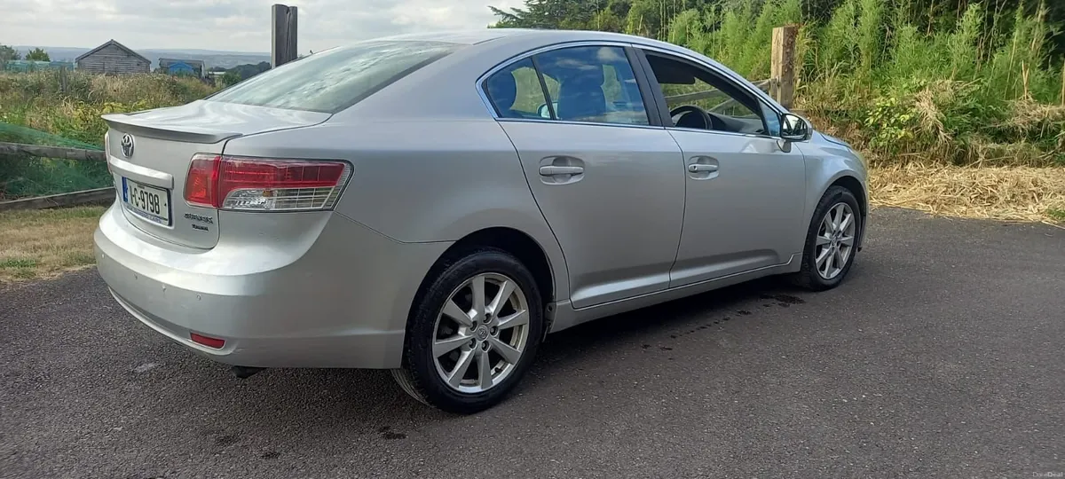 Toyota Avensis 2011 - Image 1