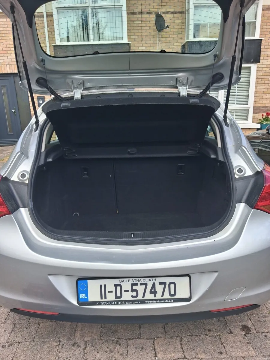 Vauxhall Astra 2011 - Image 4