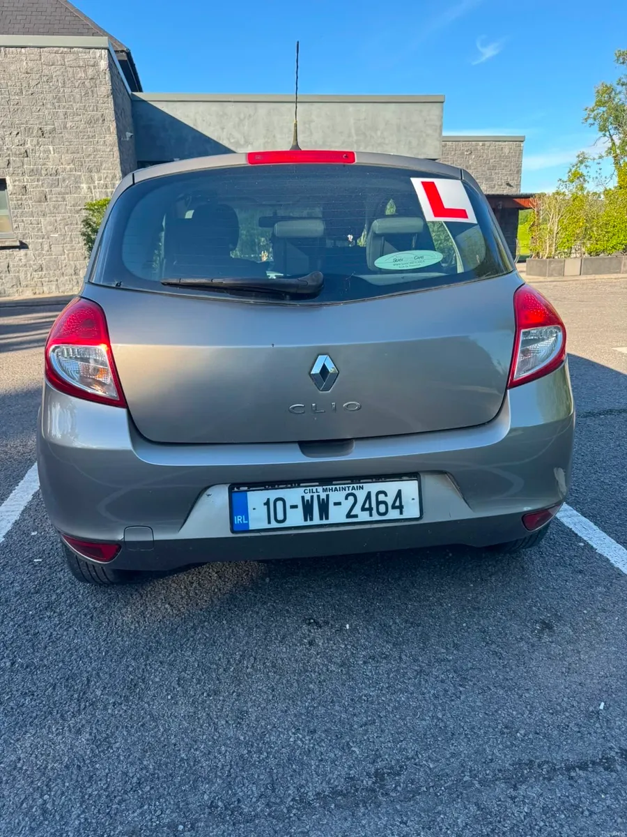 Renault Clio Car - Image 3
