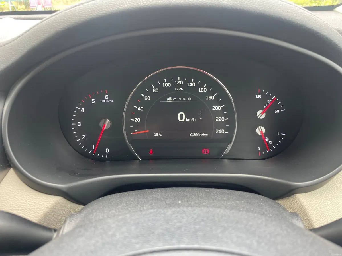 Kia Sorento 2015 Platimum AWD 7 Seats - Image 3