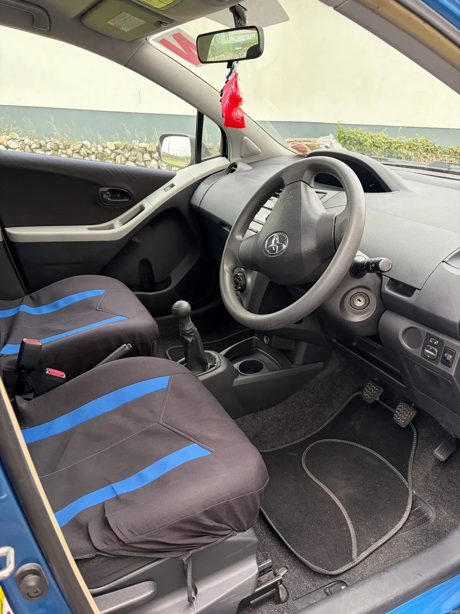 2011 Toyota Yaris - Image 5