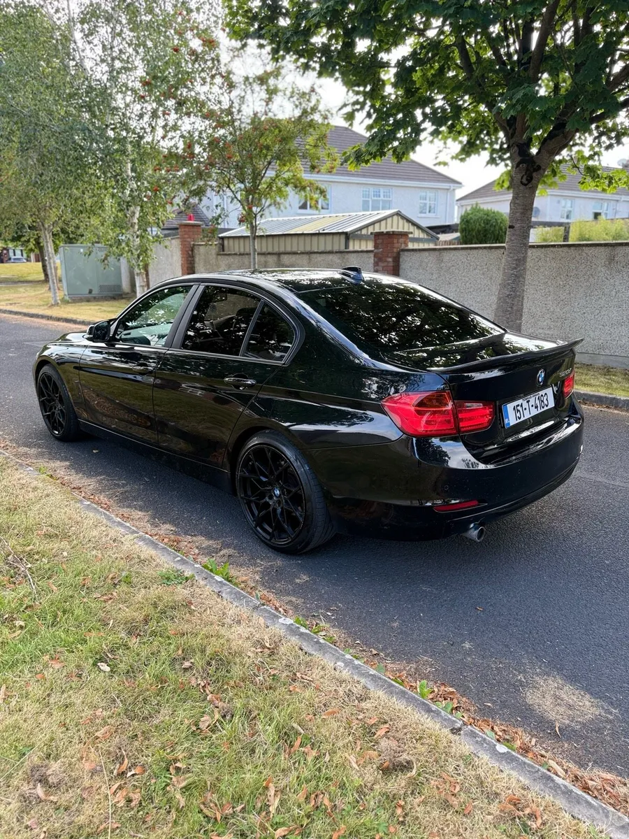 BMW 320D Automatic - Image 4