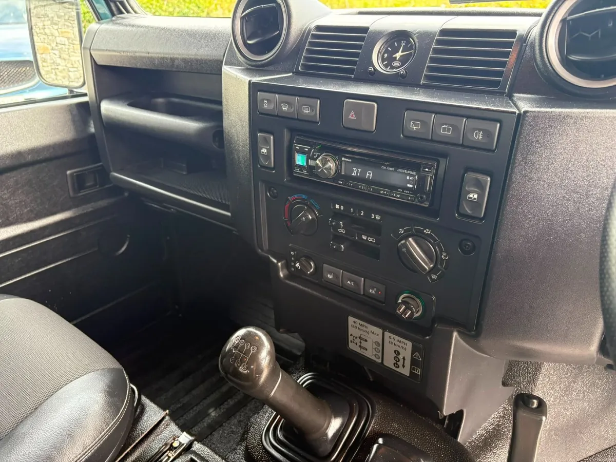 Land Rover Defender 90 2016 - Image 5