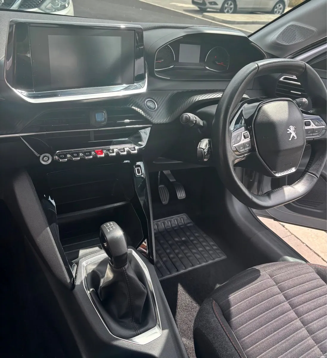 2022 Peugeot 208 - Image 2