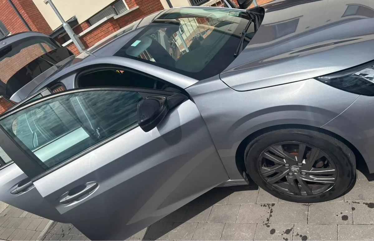 2022 Peugeot 208 - Image 6