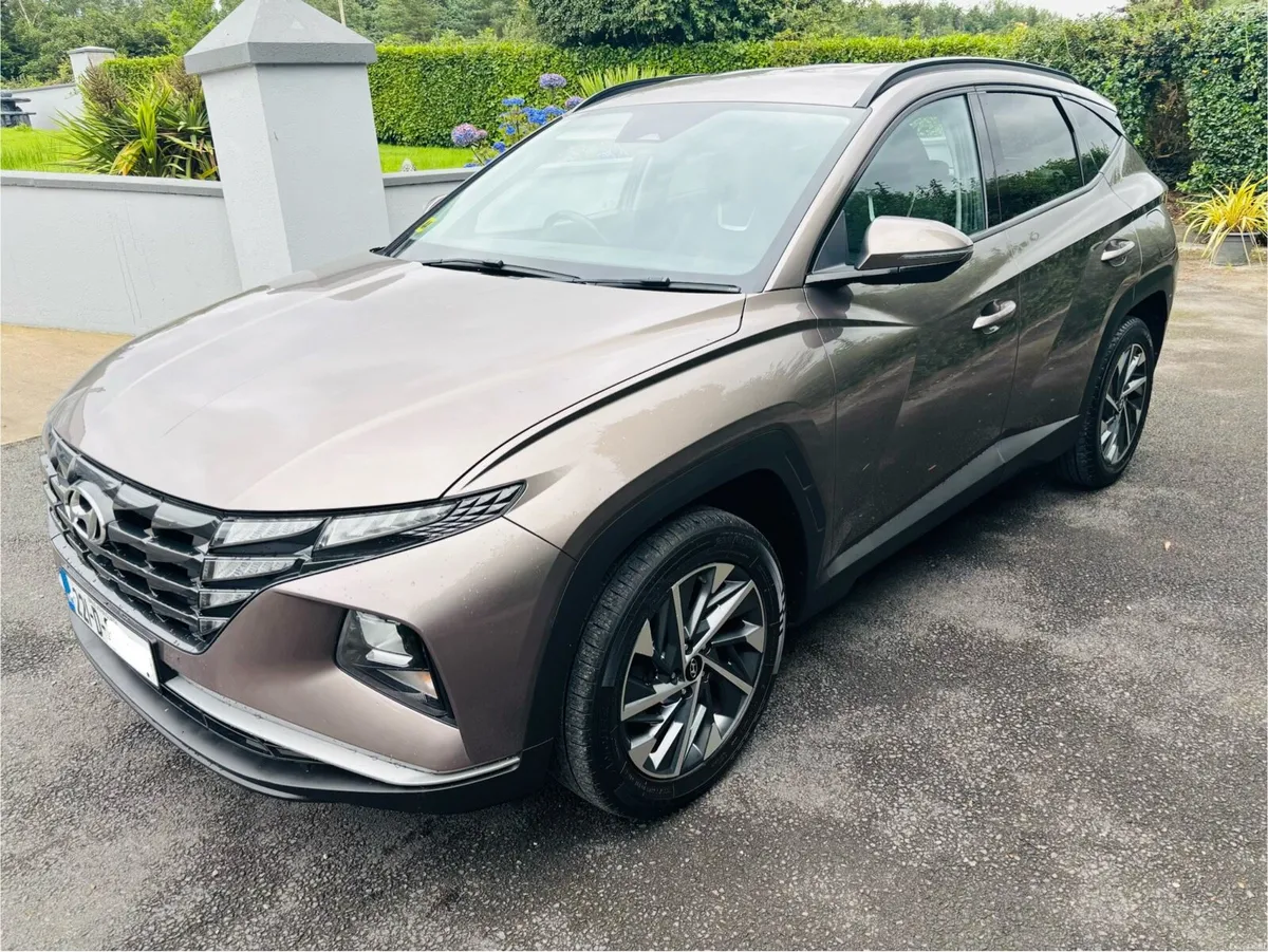 (221) Hyundai Tucson Executive 2022 - Image 2