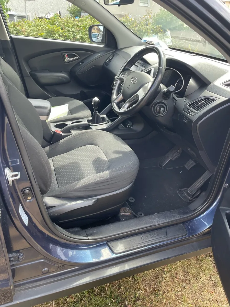 SUV - Image 1