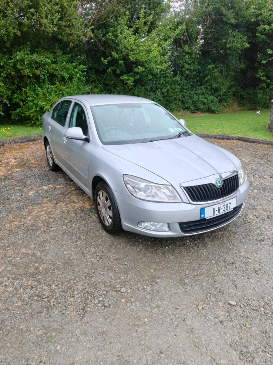 Skoda Octavia Automatic 2011 - Image 2