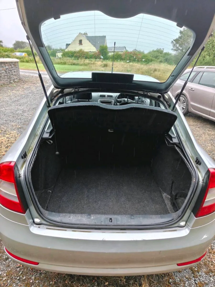 Skoda Octavia Automatic 2011 - Image 5