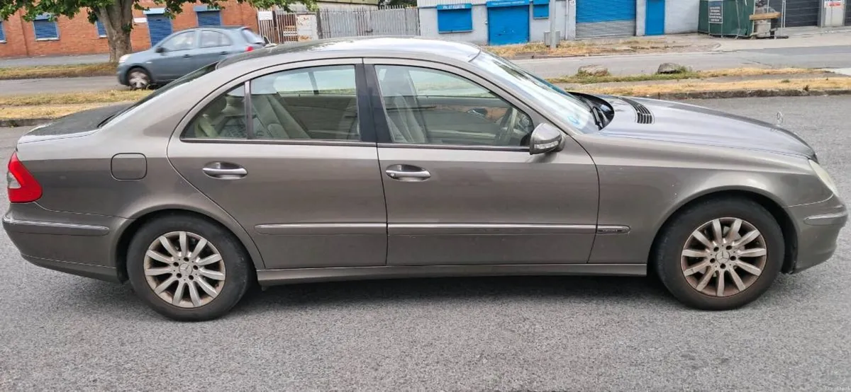 Mercedes-Benz E-Class 2007 - Image 4