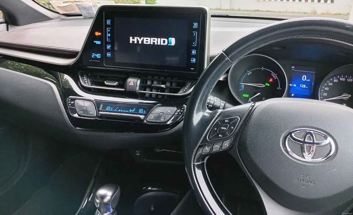 Toyota C-HR 2018 - Image 1