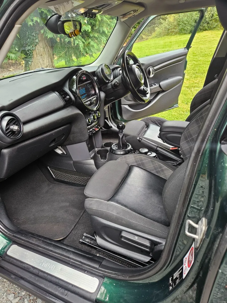 Mini Cooper 2015 - Image 2