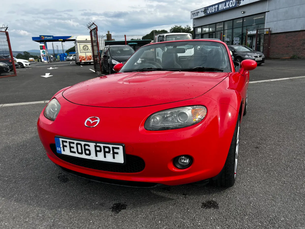 2006 Mazda MX-5 Sport Convetible - Image 2