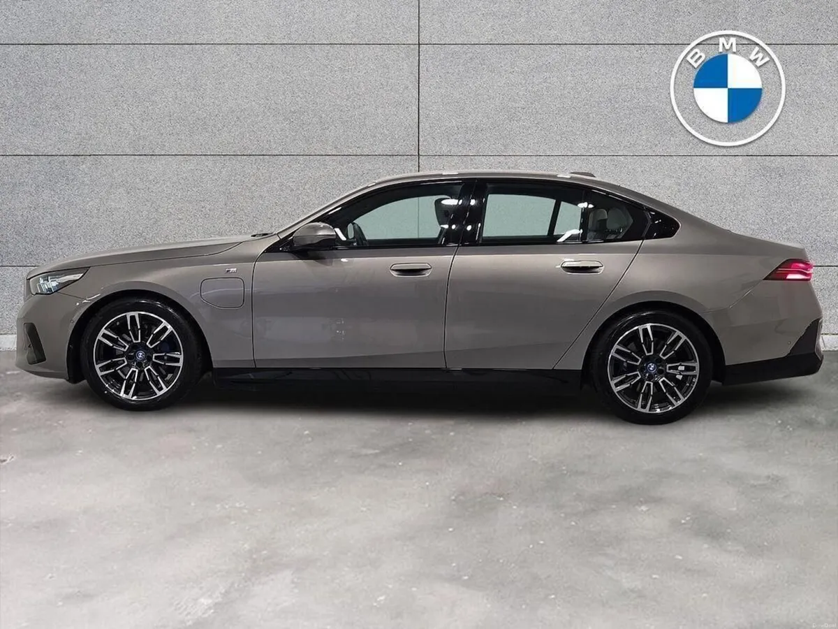 BMW 5-Series 530e M Sport Saloon - Image 3