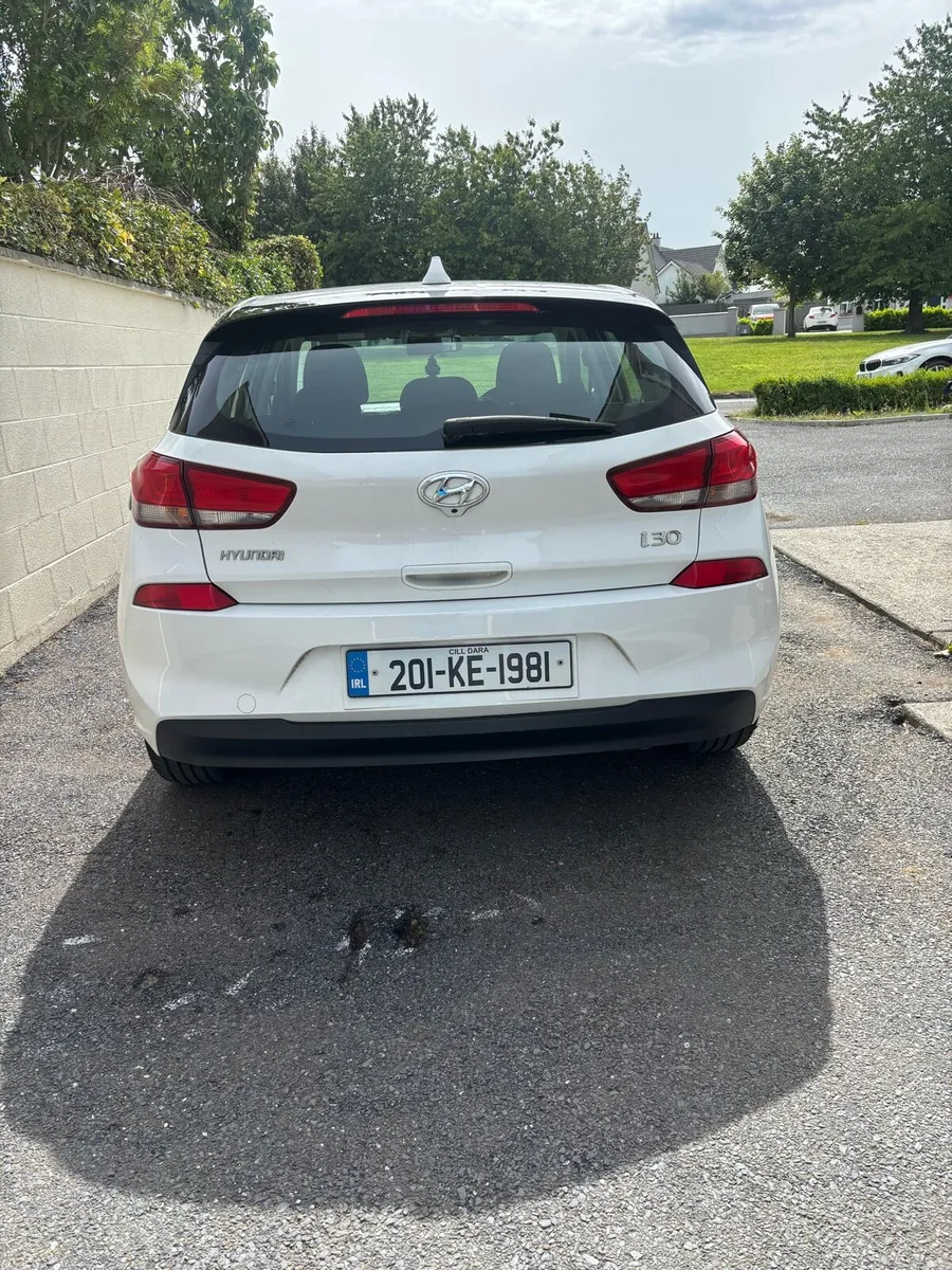 Hyundai i30 deluxe 1.0L turbo - Image 3