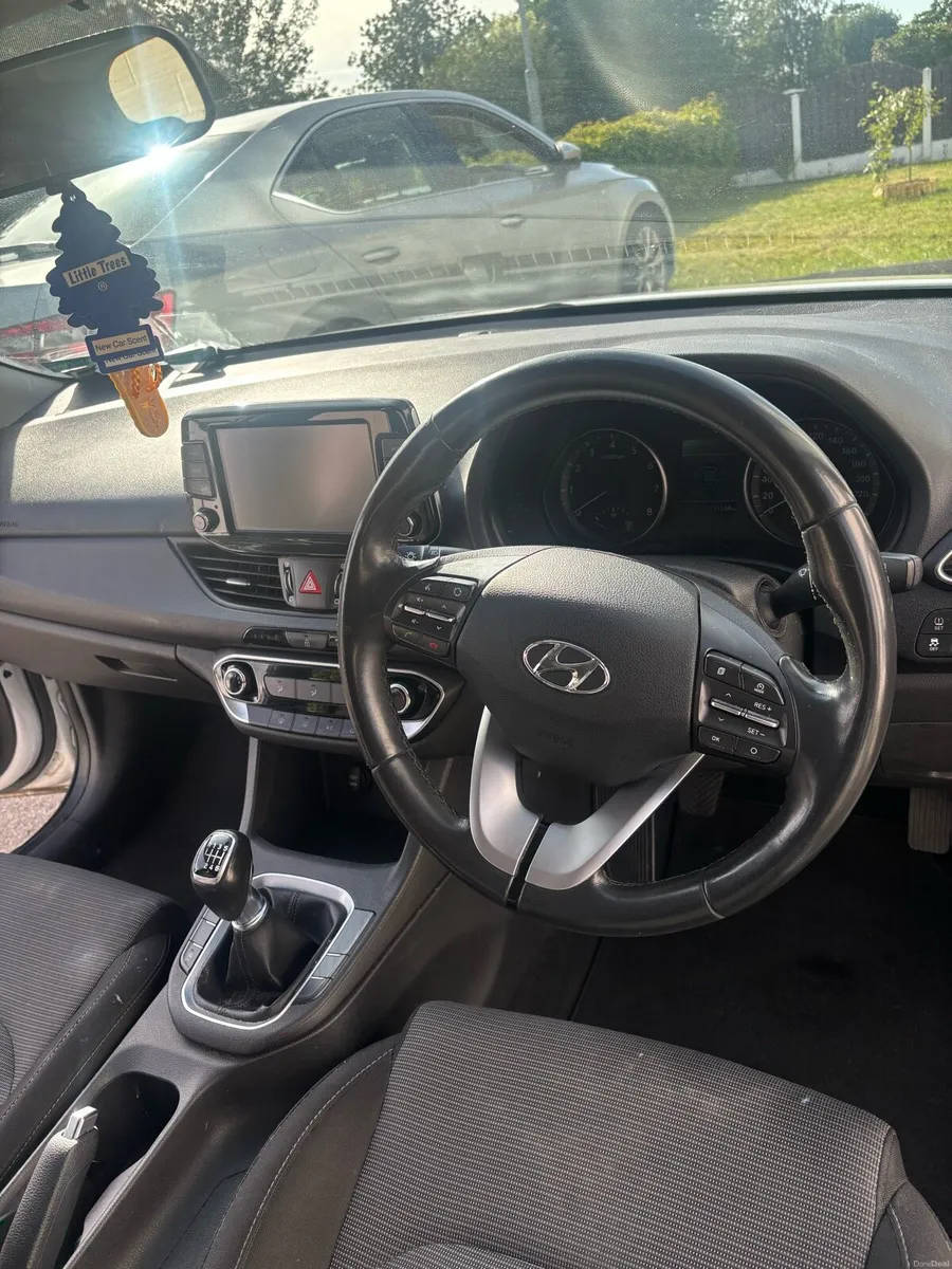 Hyundai i30 deluxe 1.0L turbo - Image 5