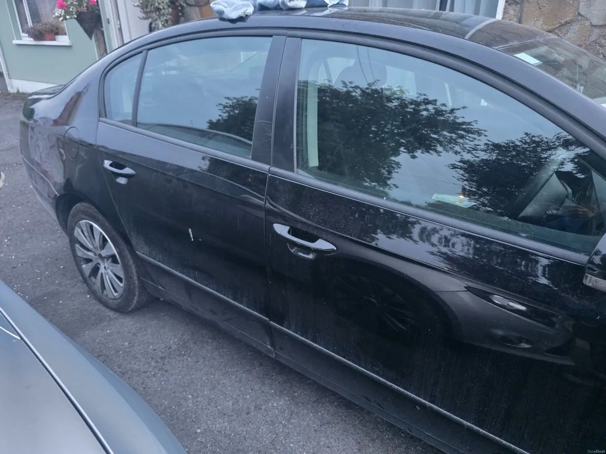 Volkswagen Passat 2010 - Image 1