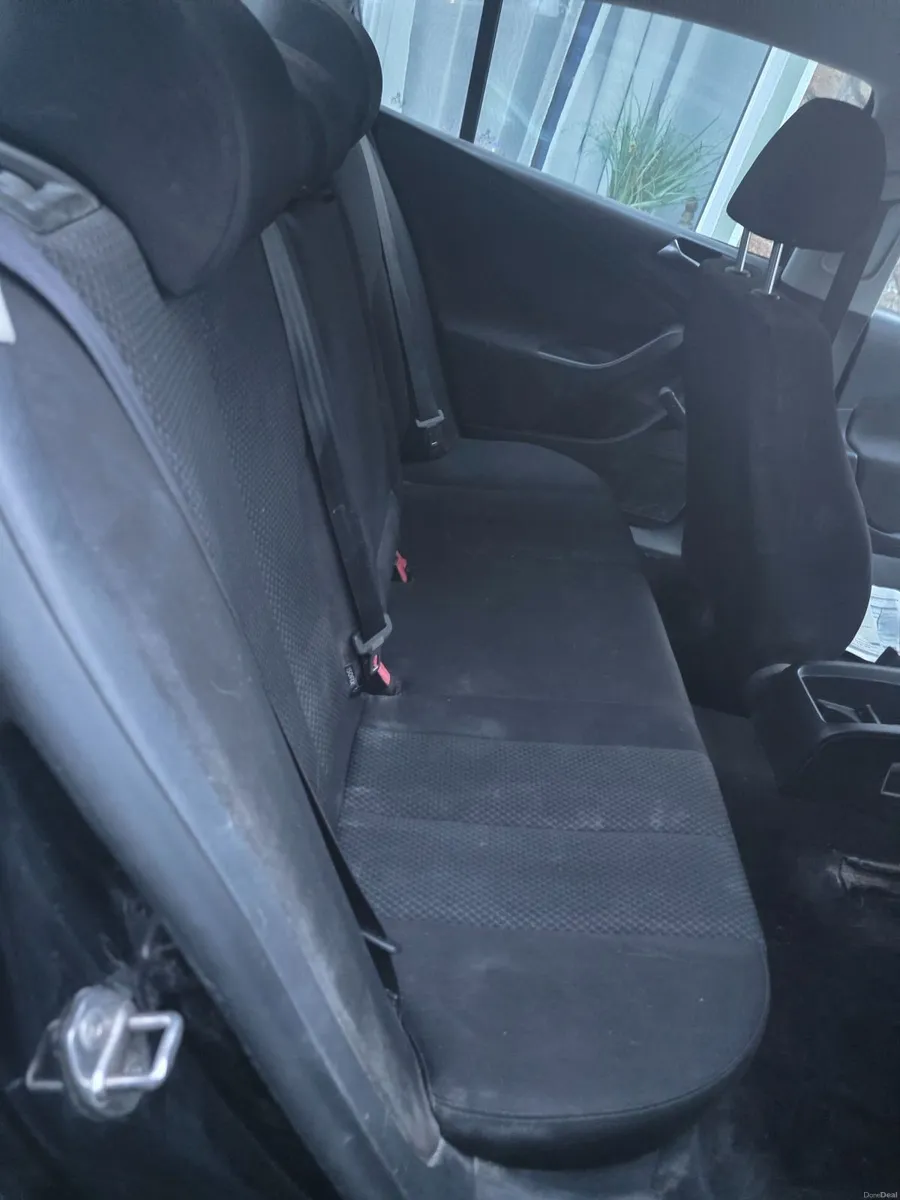 Volkswagen Passat 2010 - Image 4