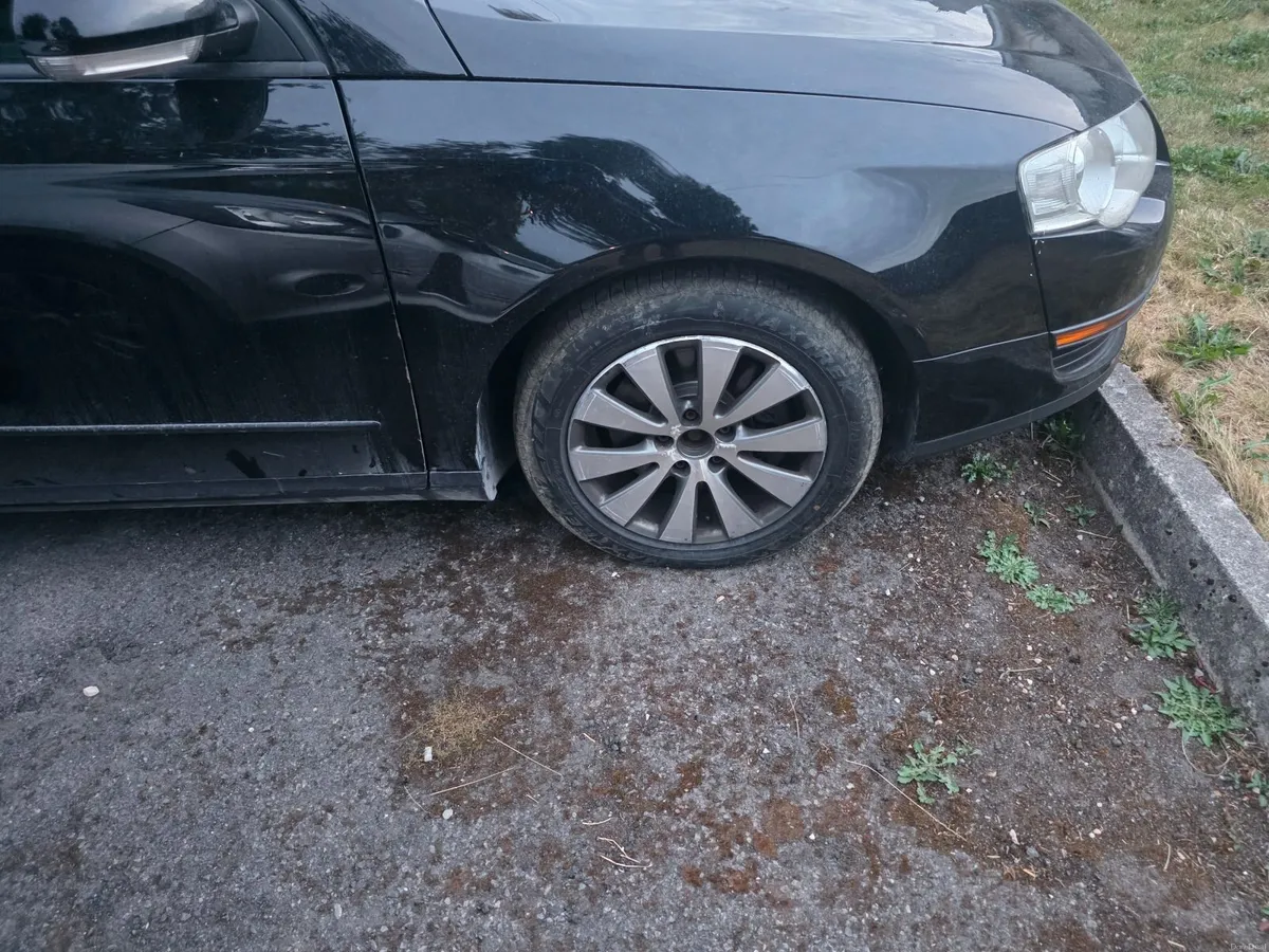 Volkswagen Passat 2010 - Image 6