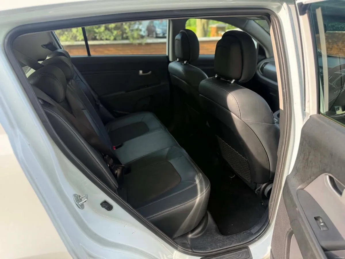 2013 Kia sportage 2L deisel 4X4 nct and tax - Image 6