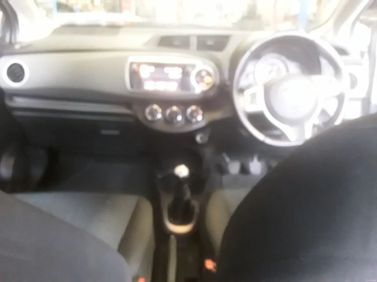 Toyota Yaris 2013 - Image 3