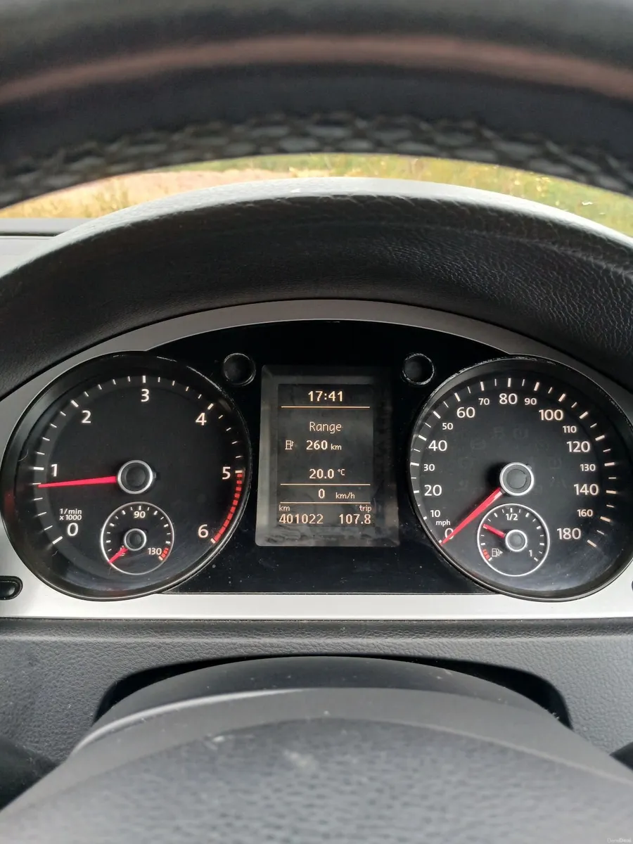 Volkswagen Passat 2010 - Image 3