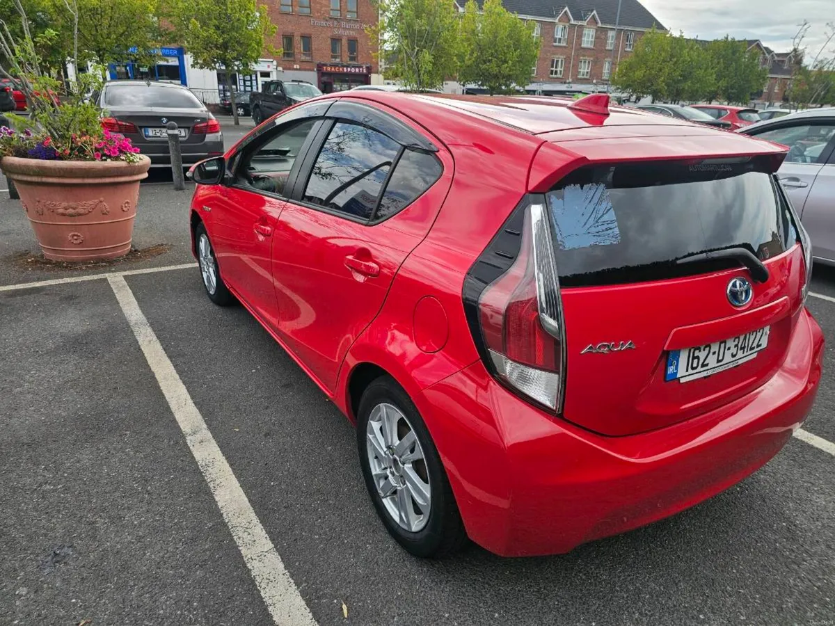 Toyota Aqua 2016 red - Image 3