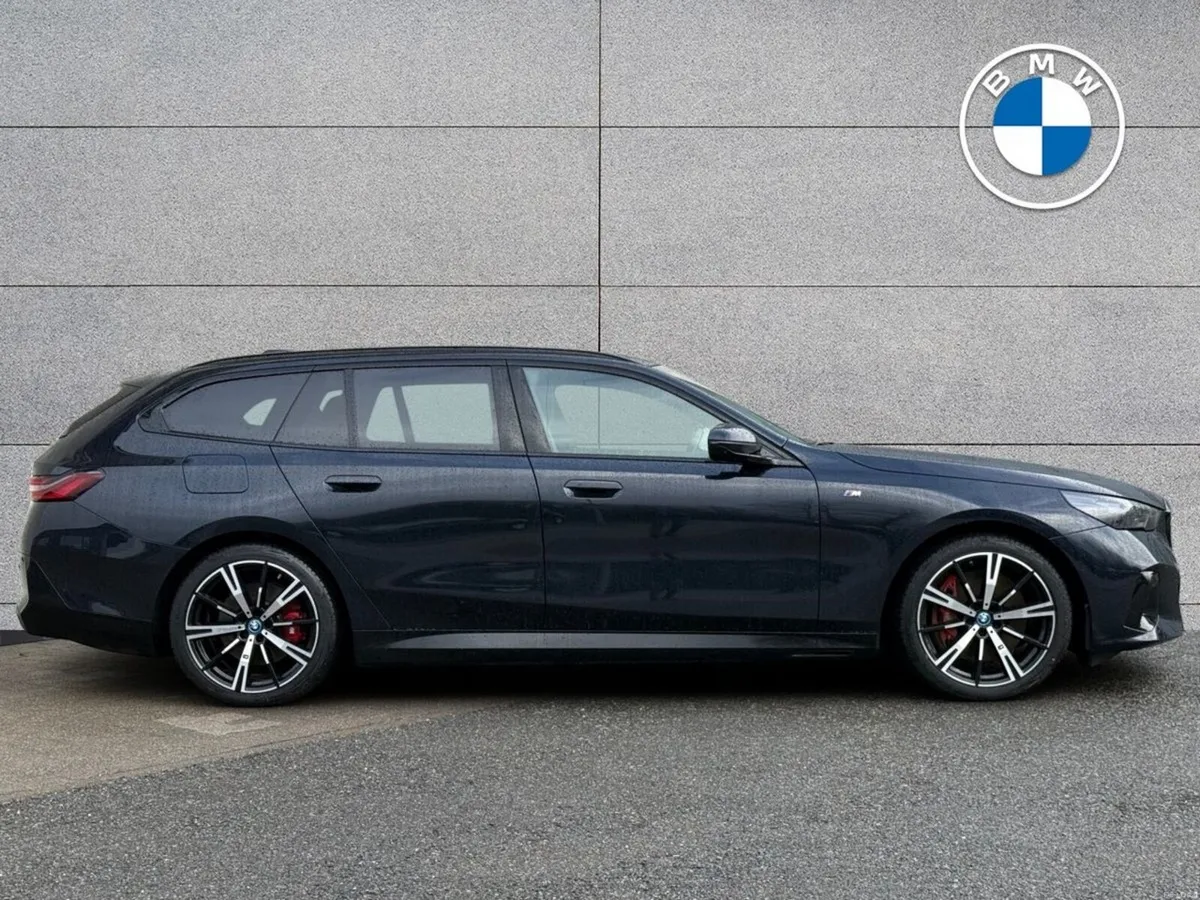 BMW i5 eDrive40 M Sport Pro Touring - Image 3