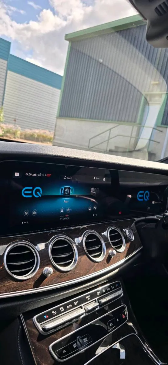 Mercedes E 300de Amg line  EQ Power - Image 6