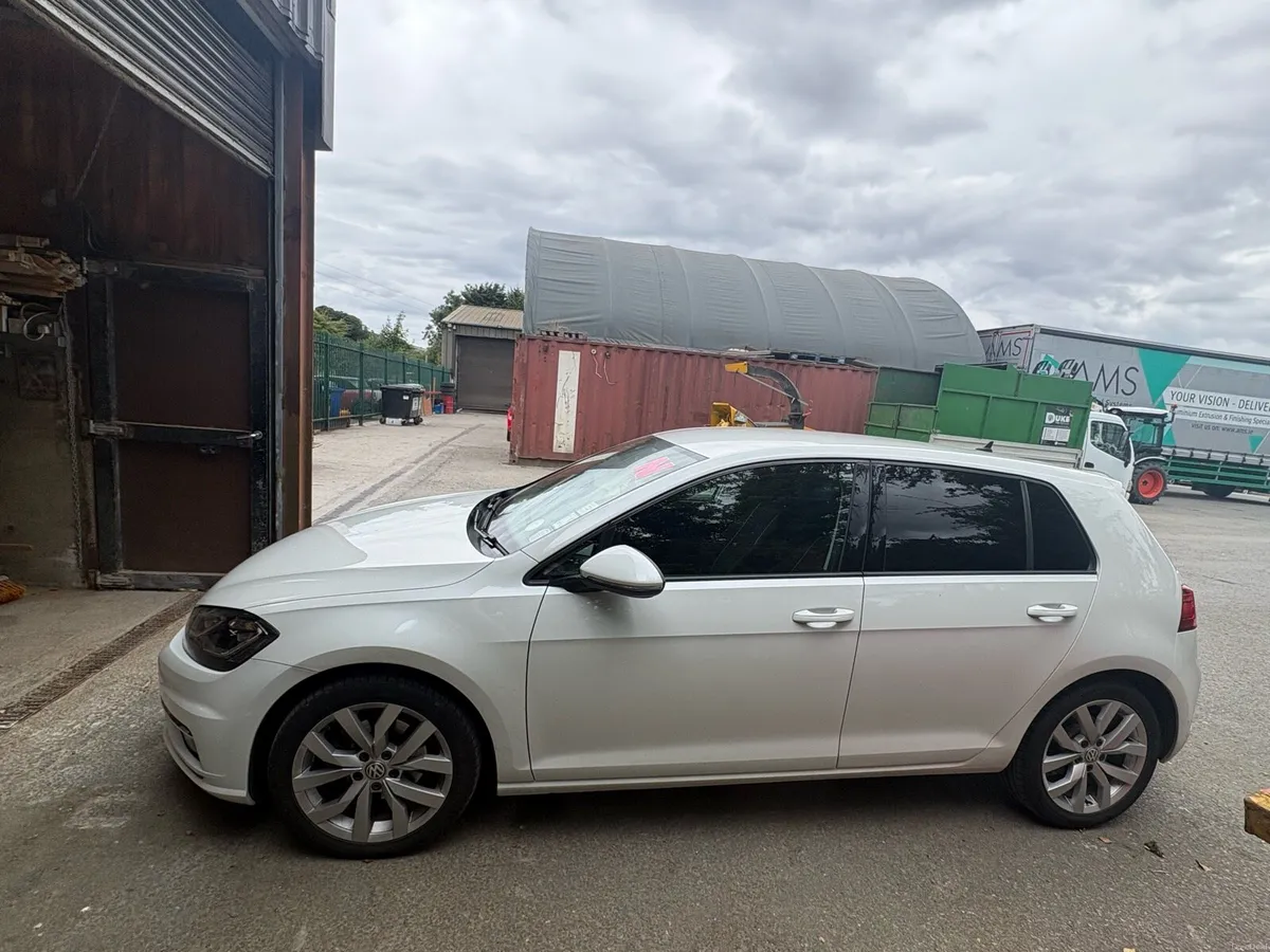 Volkswagen Golf  2017 - Image 2