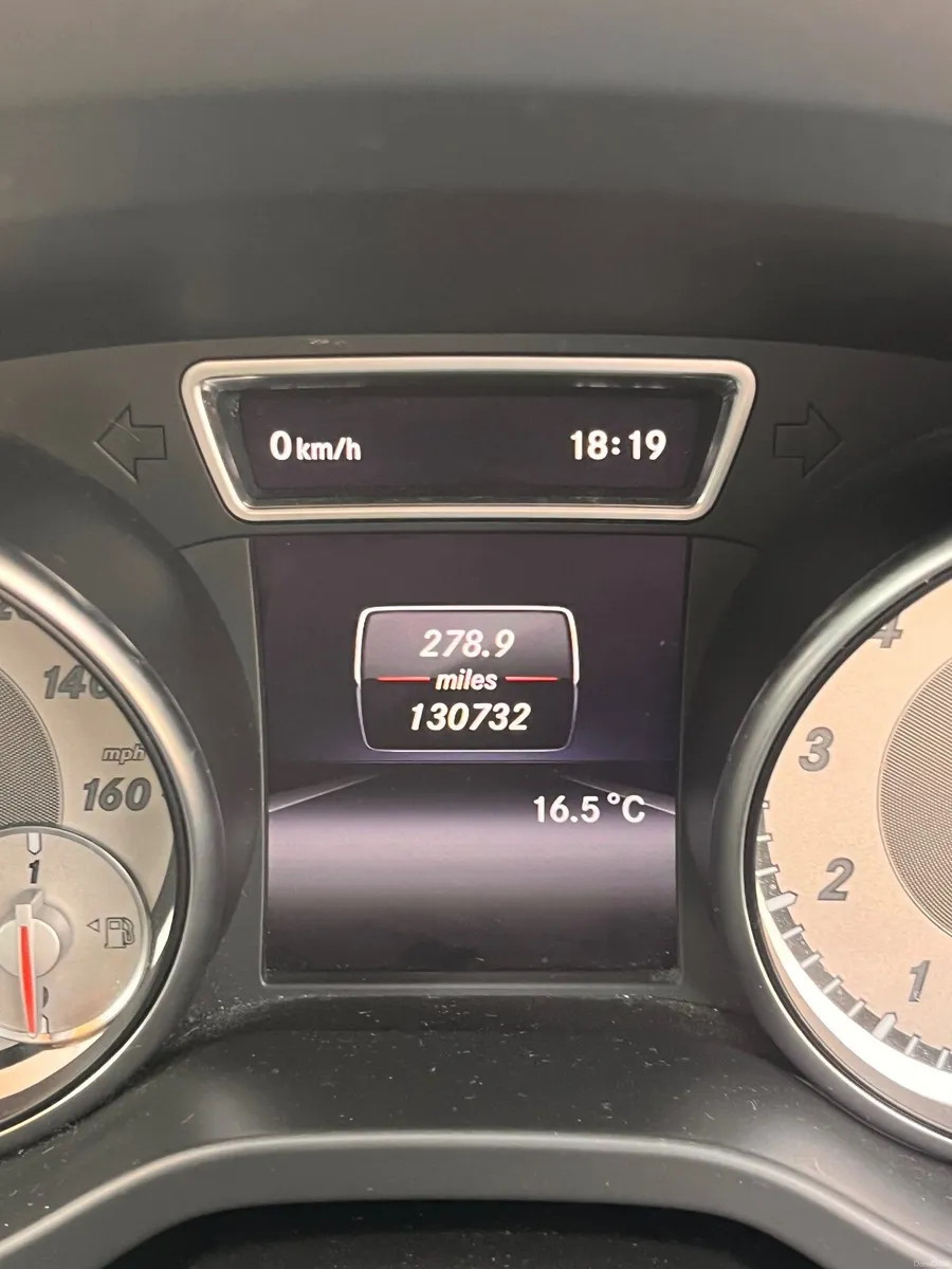 Mercedes-Benz CLA 180 AMG SPORT - Image 2