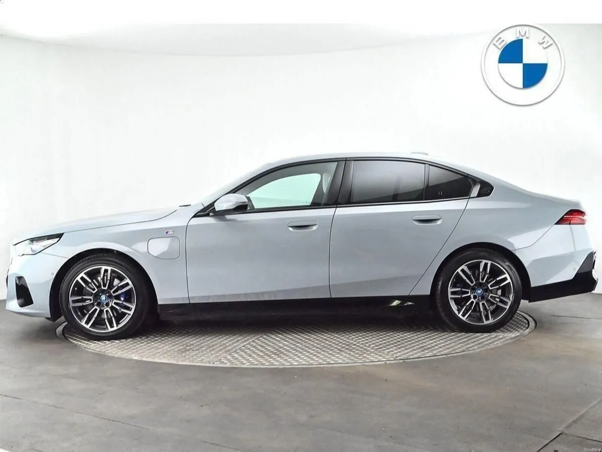 BMW 5-Series 530e M Sport Saloon - Image 3