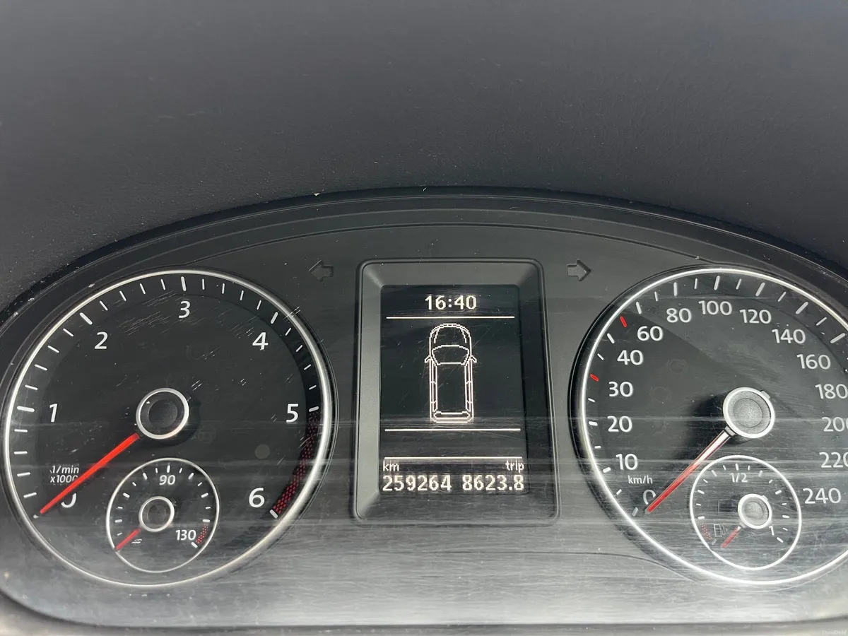 Volkswagen Touran 2014 - Image 3