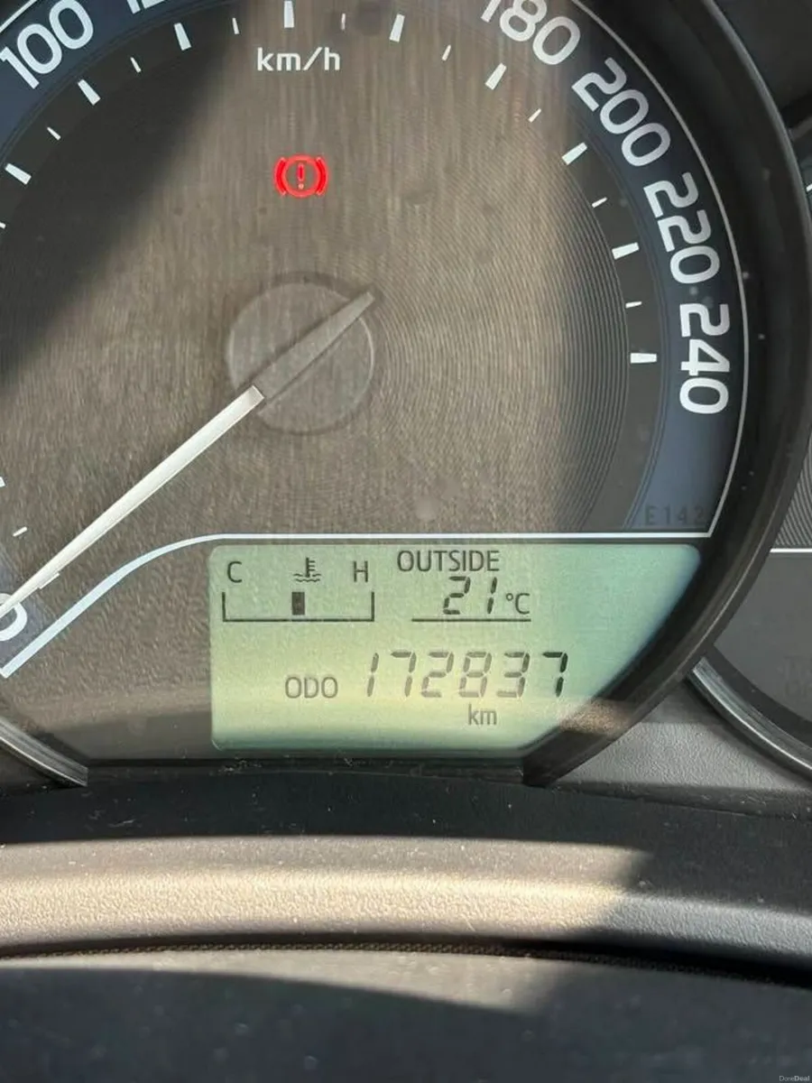 Toyota Auris 2016 - Image 2