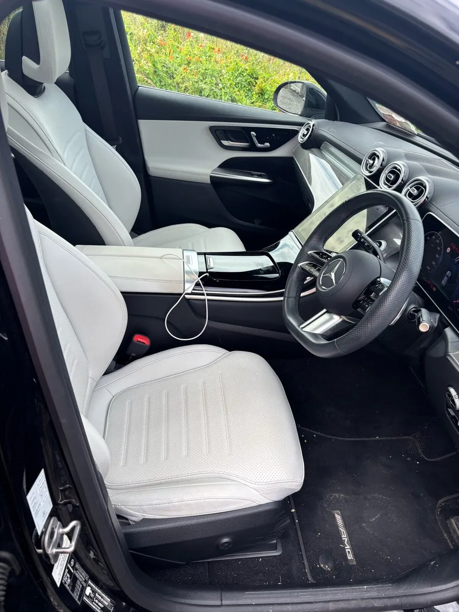 Car - Image 6