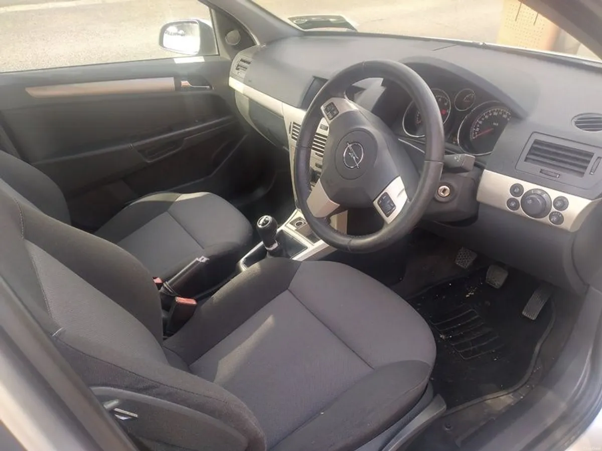 2009 Opel Astra - nearest offer applies - Image 4