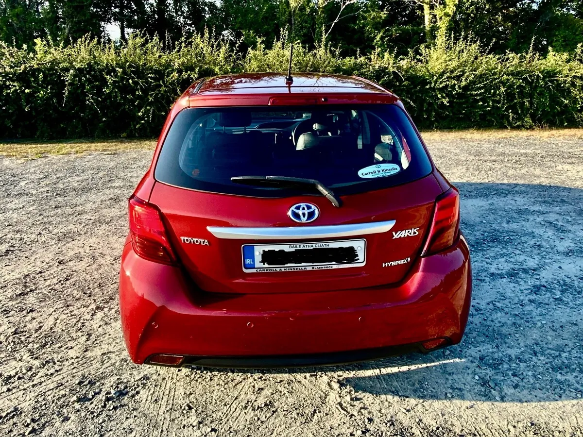 Toyota Yaris 2015 - Image 2