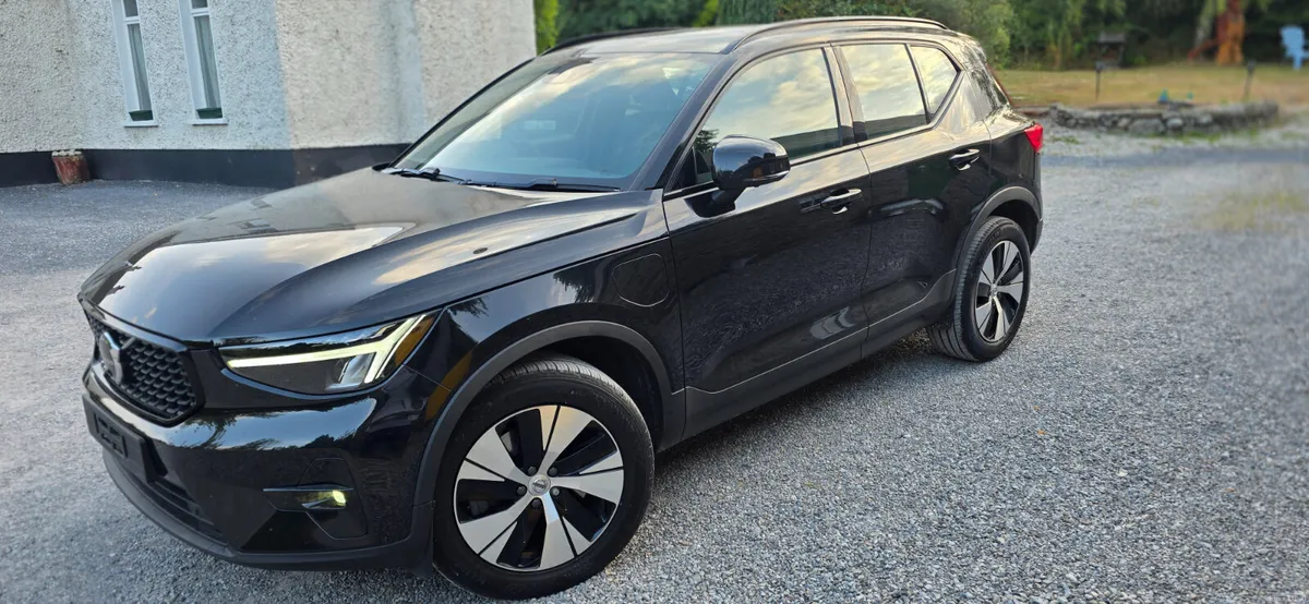 Volvo XC40 2023 T4 + DARK EDITION - Image 2