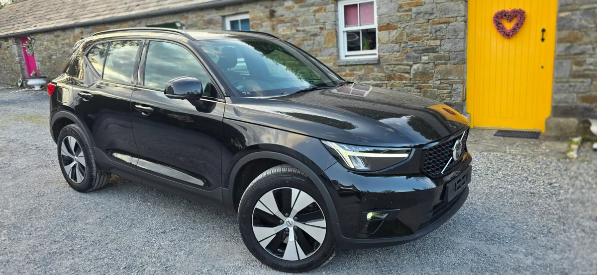 Volvo XC40 2023 T4 + DARK EDITION - Image 1
