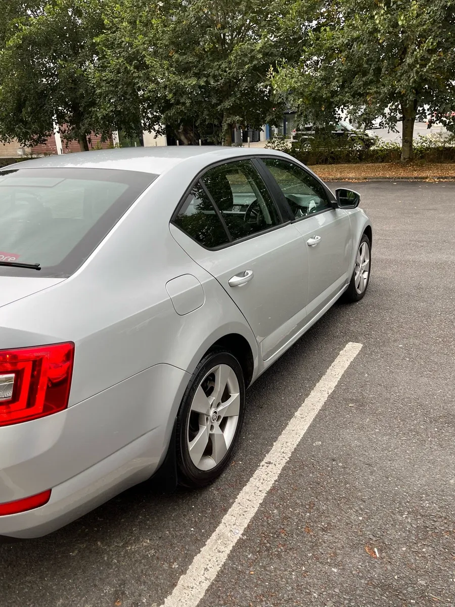 Car - Image 3