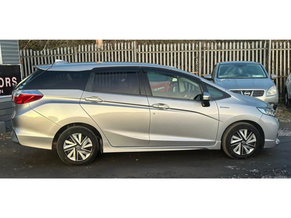 Honda Shuttle 1.5 Automatic petrol hybrid - Image 5