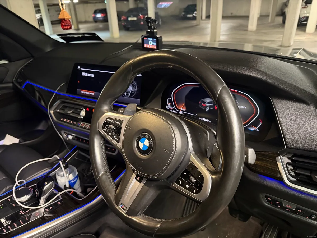 car - Image 1
