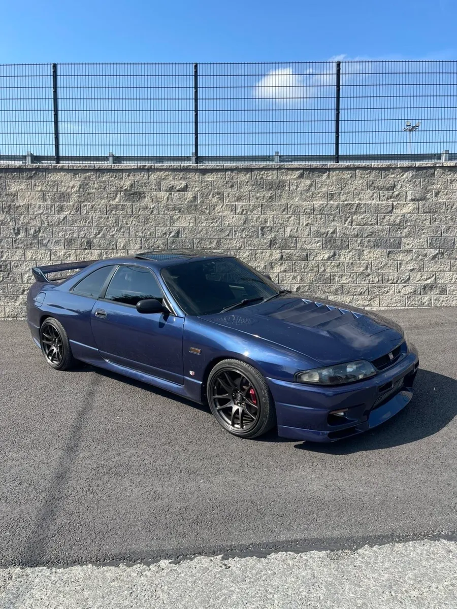 Nissan skyline - Image 1