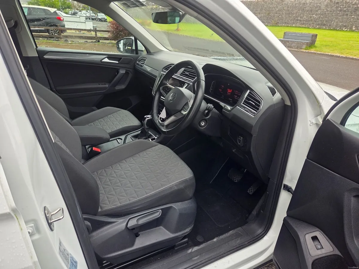 Volkswagen Tiguan 2022 - Image 3