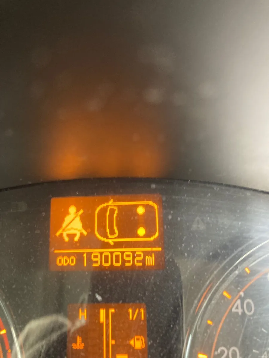 Toyota Avensis 2010 - Image 2